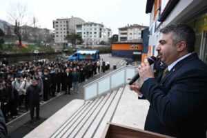 Başkan Yılmaz mesaisine öğrenciler ile başladı
