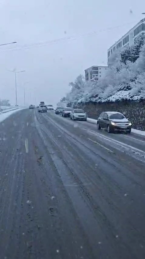 Bursa’da beklenen kar yağışı hızlı başladı