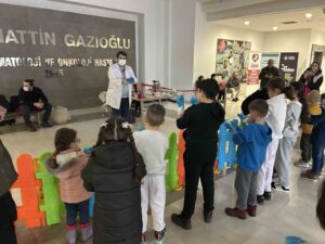 Büyükşehir’den tedavi gören çocuklara moral