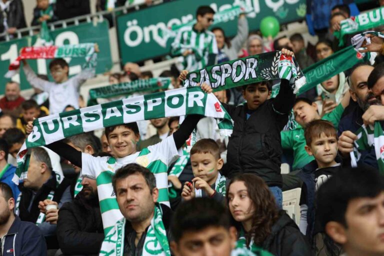 Çocuklar Bursaspor coşkusunu Büyükşehir’le yaşadı