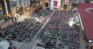Binlerce kişi, aynı sofra etrafında buluştu