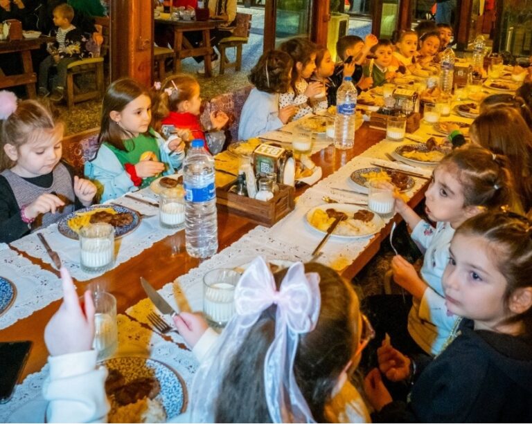 Bursa Turuncu Mor Anaokulları iftar yemeğinde buluştu Bursa
