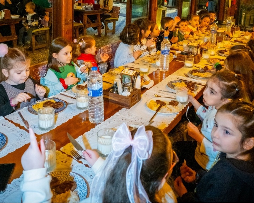 Bursa Turuncu Mor Anaokulları iftar yemeğinde buluştu Bursa