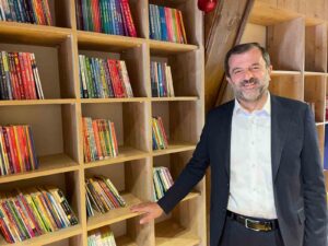 Gürsu’daki kitap bağışına destekler yapıldı