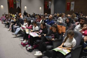 Karacabey Belediyesi kütüphaneler haftasında kitap ve eğlenceyi birleştirdi
