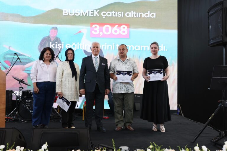 BUSMEK Yıl Sonu Sergisi ziyarete açıldı